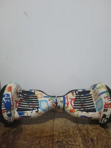 Hoverboard colorido com pneu grande