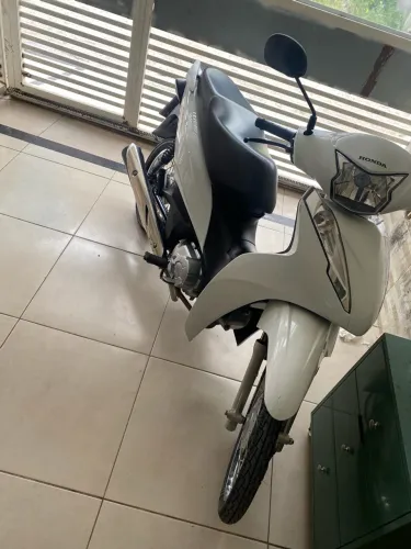 Moto nova sem detalhes 