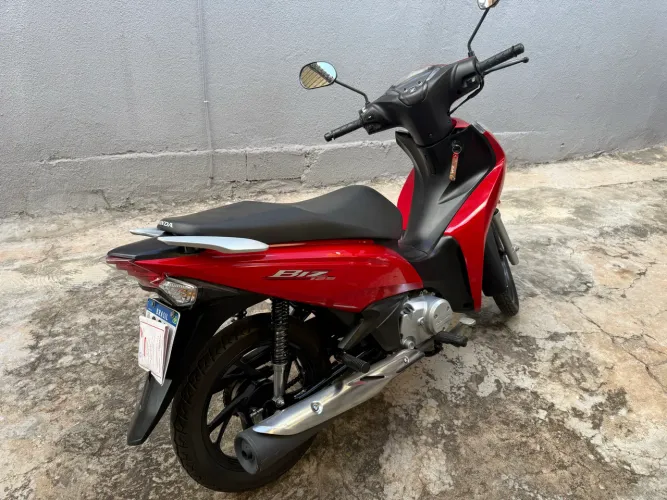 Biz 125 2024 única Dona