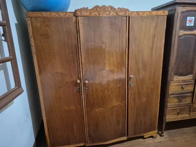 Guarda roupa antigo