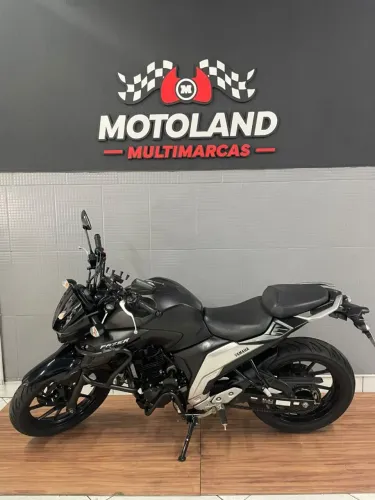 Fz 25 impecável! Temos outras motos a disposição.