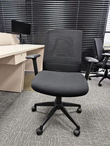 Cadeira de Escritório Ergonômica Elements - Preta (perfeito estado)
