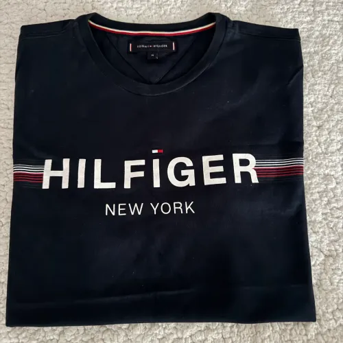 2 camisetas Tommy Hilfiger