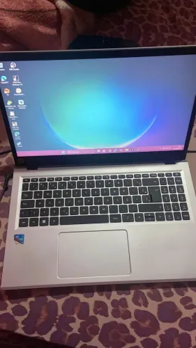 Computador ACER - Bom estado, pequeno detalhe fí