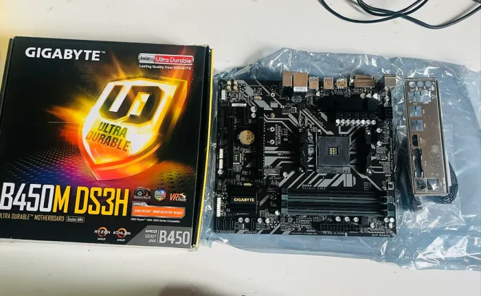 Placa-Mãe Gigabyte B450M DS3H, AMD, mATX, DDR4,