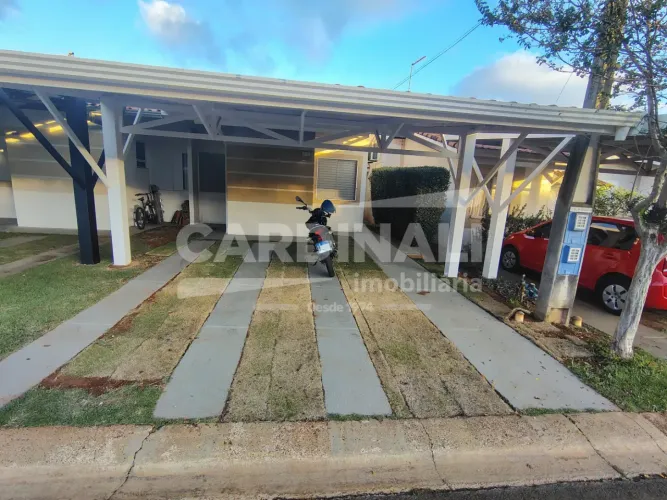 Casa em Condomínio 2 Dormitórios e Garagem coberta