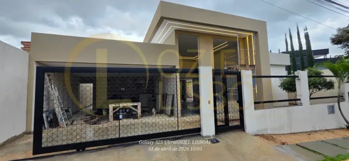 casa nova finalizando acabamento 4 suítes piscina churrasqueira lote 335m² condomínio fech