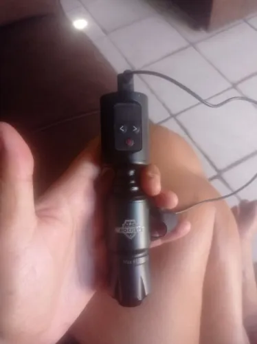 MÁQUINA DE TATUAGEM PEN