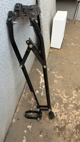 Suporte bicicleta- seminovo- suporta 3 bicicletas