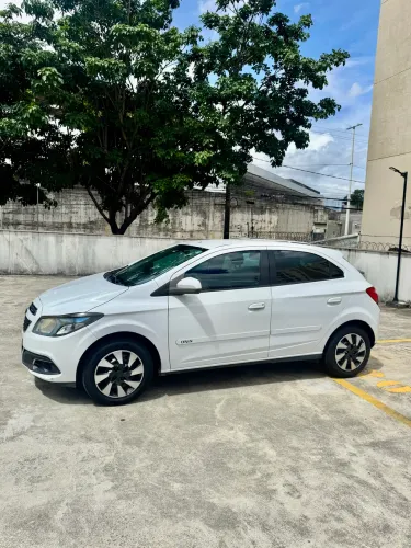 Chevrolet Onix Hatch LT 1.4 8V Flex Power Mec. 4P 2015