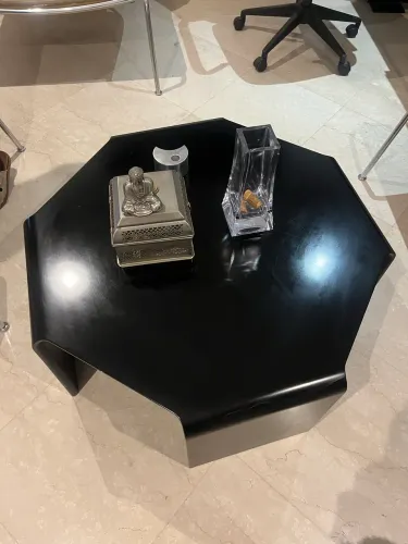 Mesa hexagonal preta 