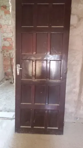 Porta de madeira maciça 80 X 2,10 cm