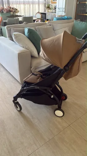 * BABYZEN YOYO², cor taupe/marrom com estrutura preta