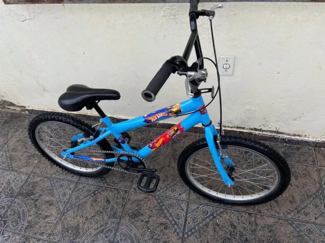 Bicicleta aro 20 infantil BMX Freestyle Cross hot Wheels!!