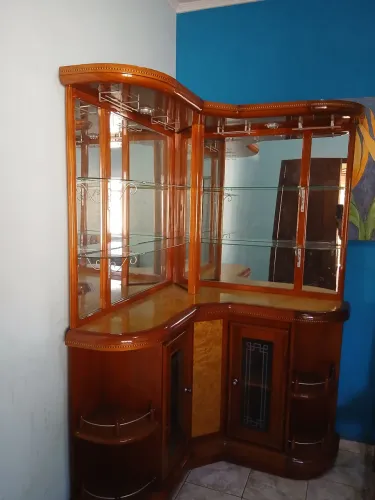 Bar de canto em madeira 