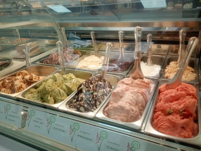 Sorveteria e cafeteria, negócio estruturado em funcionamento!