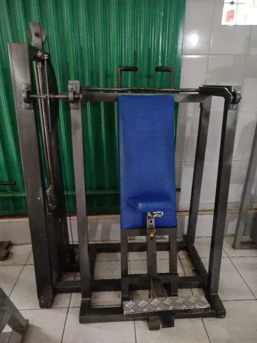 Máquina tríceps com 90 kg d carga