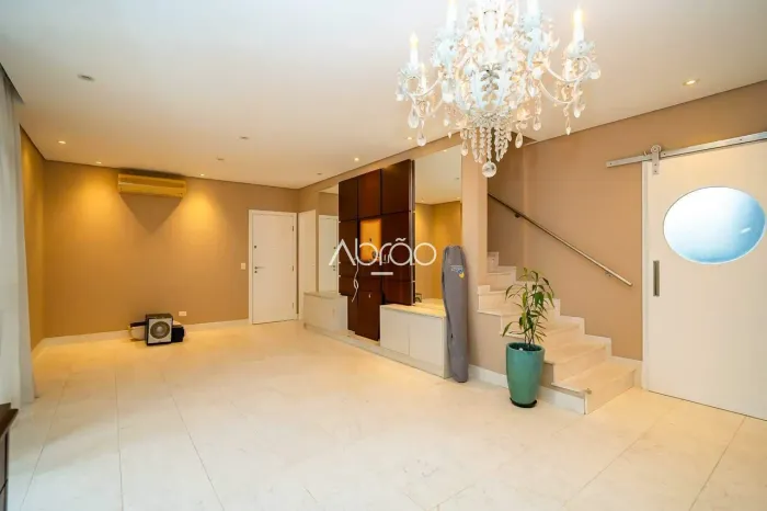 Cobertura duplex semimobiliada de 171 m² para alugar no Hugo Lange - com piscina aquecida
