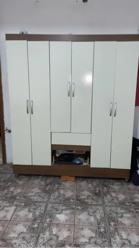 Vendo guarda roupa 350 reias apenas 2 meses de uso 