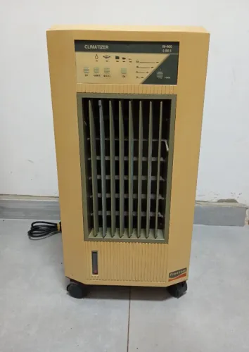 CLIMATIZADOR FREECOM / 4 EM 1 / FUNCIONANDO PERFEITAMENTE / UMA DAS RODINHAS EMPERROU