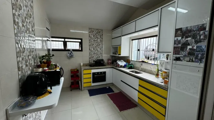 Casa 4 dormitórios 201m² Saco dos Limões