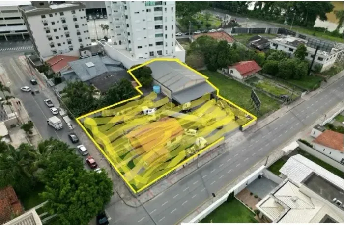 terreno 1.500m2 de esquina a 100metros farol shooping, ótimo para construçao unifilar