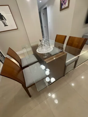 Vendo Mesa de madeira tampo de vidro 4 cadeiras