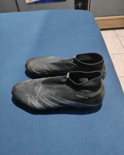 Chuteira Adidas predator campo numeração 43
