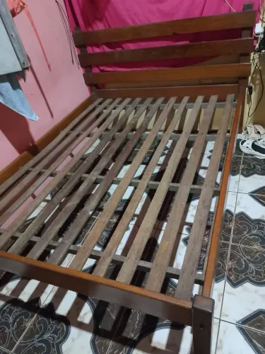 Cama de casal de madeira angelim 