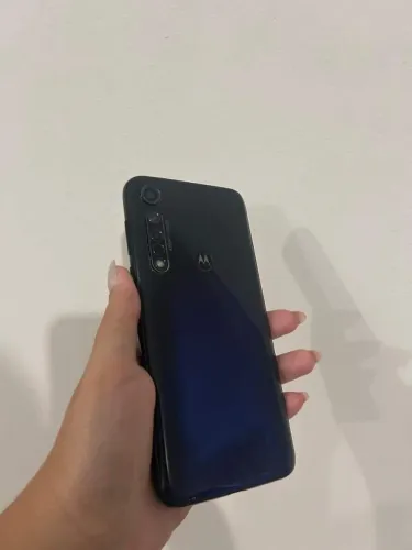 Moto G8 plus muito novo