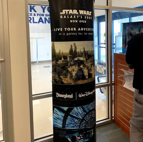 Poster Vertical Promocional Star Wars Disney Geek