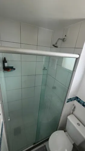 Box para dois banheiros em bom estado 
