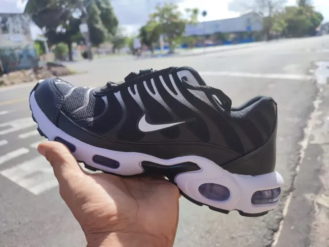 Tênis Esportivo Nike TN Air
