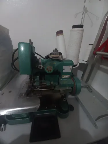 Máquina de costura overlock