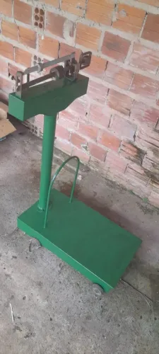 Vende-se Balança (pesa até 300kg)