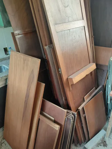 Marceneiros e artesãos-Peças de boa madeira-Portas de armários diversas. Barato 