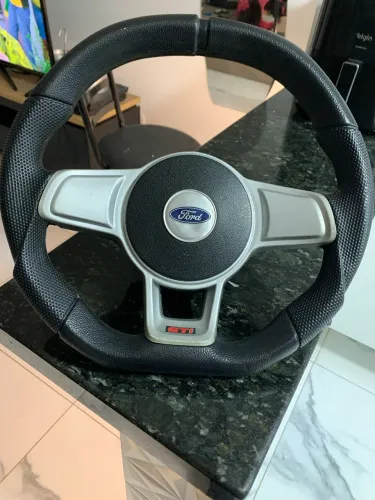 Volante esportivo Ford