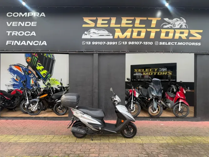 LINDY 125 R