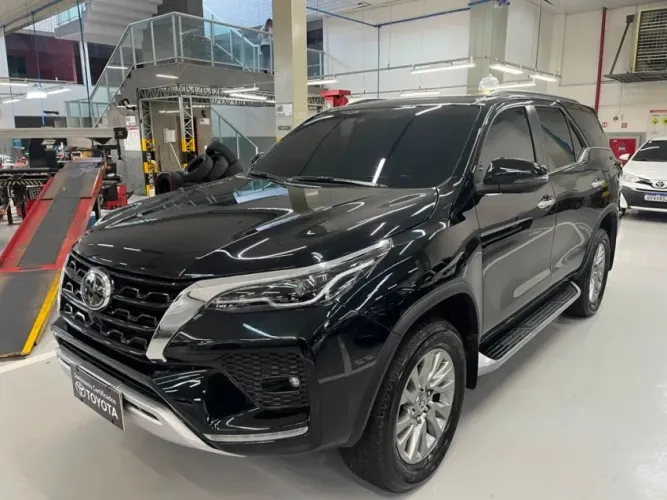 Toyota Hilux SW4 SRX 4X4 2.8 TDI 16V Dies. Aut. 2024