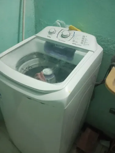 Vende-se máquina Eletrolux 12 quilos