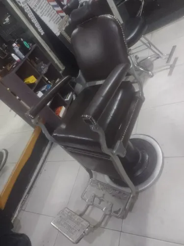 Vendo cadeira de barbeiro Ferrante em ótimo estado