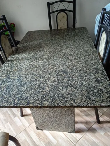 Mesa de mármore 4 cadeiras