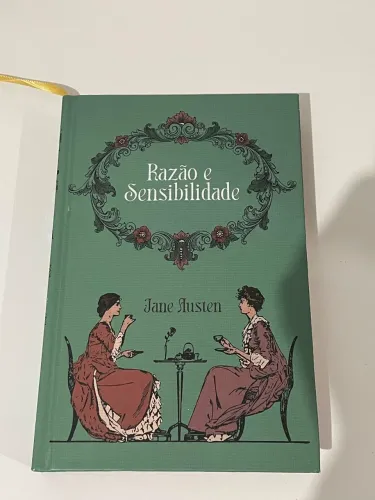 Livro razão e sensibilizando de Jane Austen. Usado, mas em boas condições.
