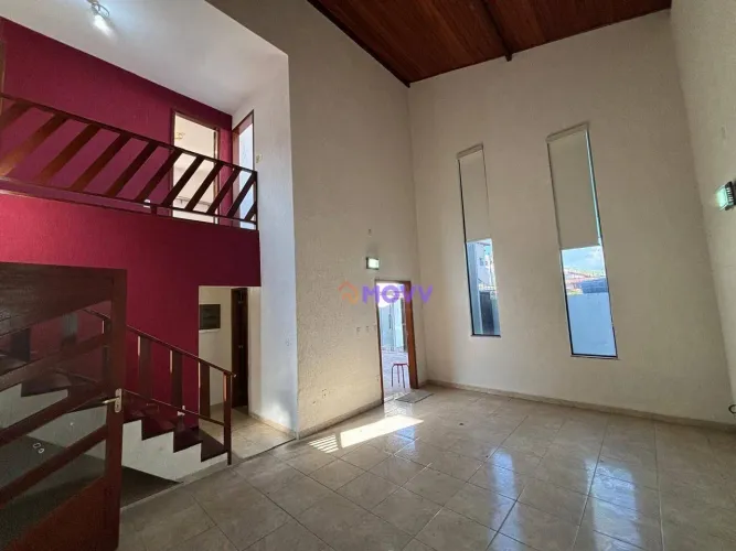 Casa com 4 Quartos À venda por R$ 470.000