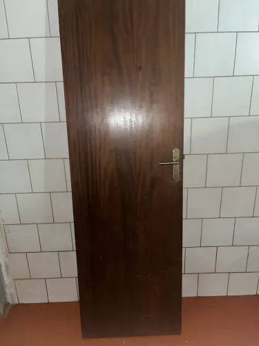 Folha de porta de madeira