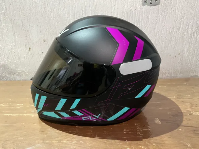 Capacete FLY - Pouquíssimo usado, tamanho 58, com etiquetas!