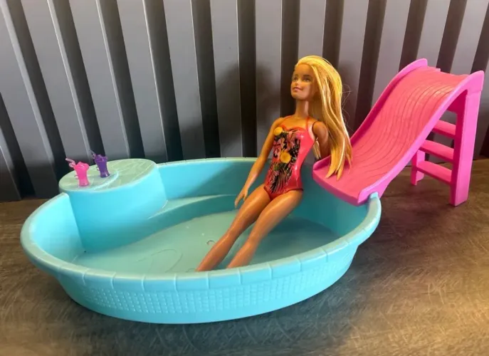 Barbie dia de piscina