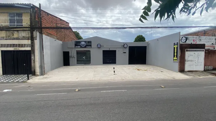 Vende-se casa com ponto comerciais alugados