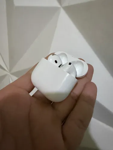 AirPods 4