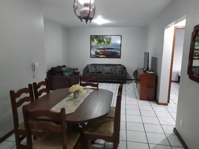 Apartamento na quadra do mar no centro de Itapema